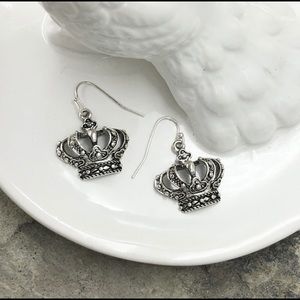 🌼 Regal Crown Vintage Look Silver Tone Dangle Earrings